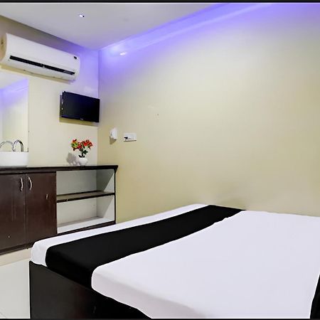 Selfie Rooms Surat Exterior photo