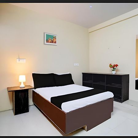 Selfie Rooms Surat Exterior photo