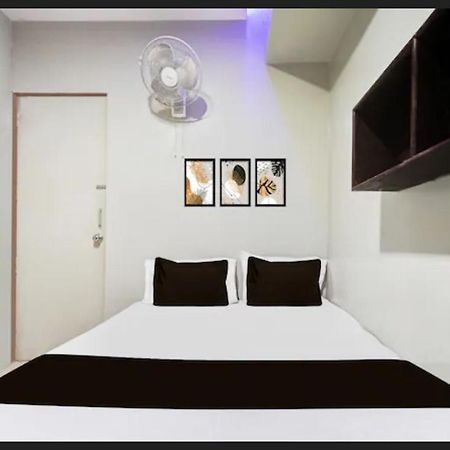 Selfie Rooms Surat Exterior photo