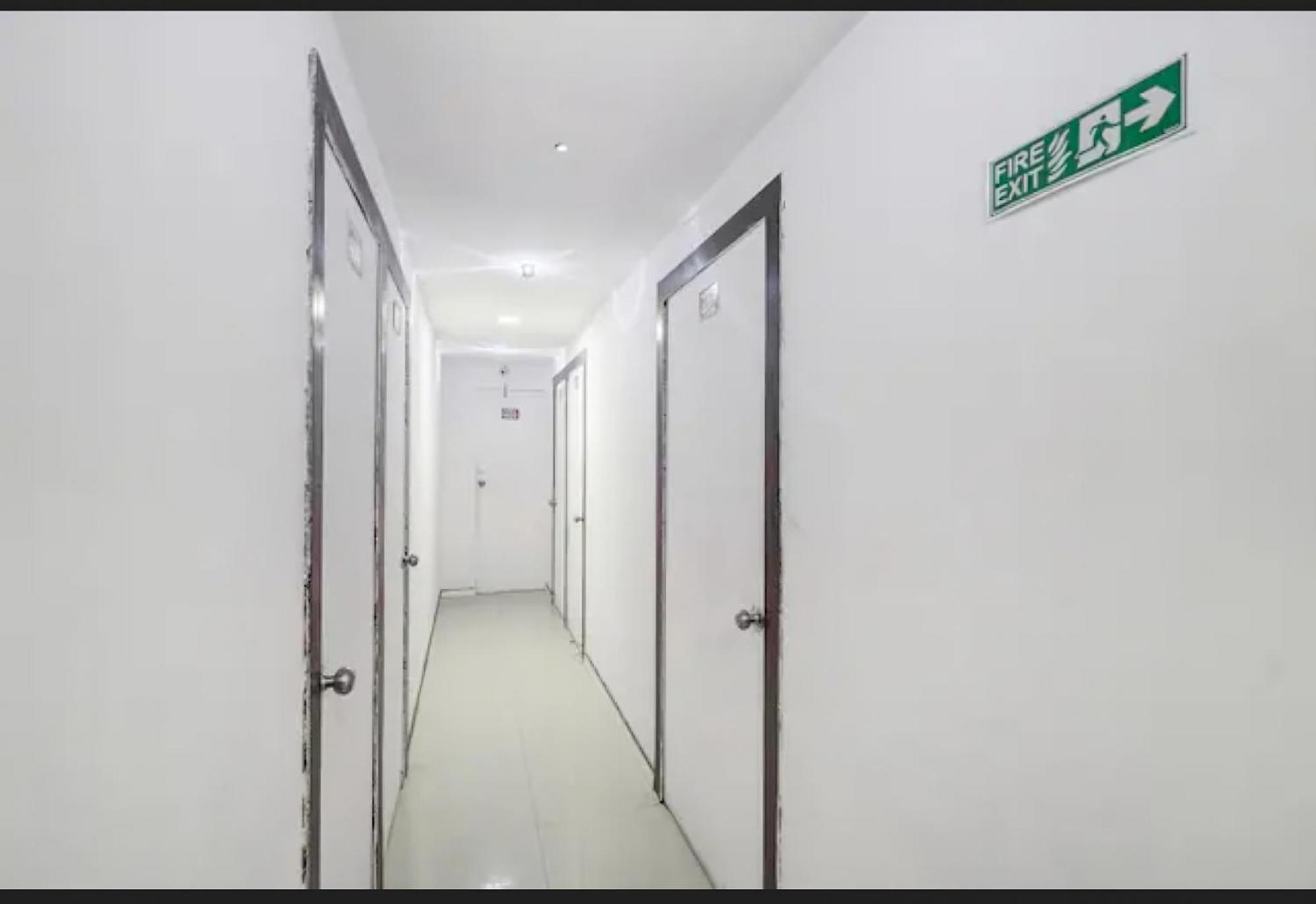 Selfie Rooms Surat Exterior photo