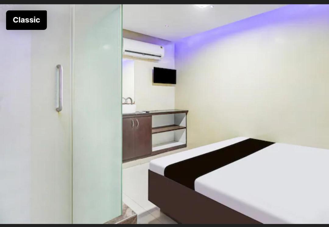 Selfie Rooms Surat Exterior photo
